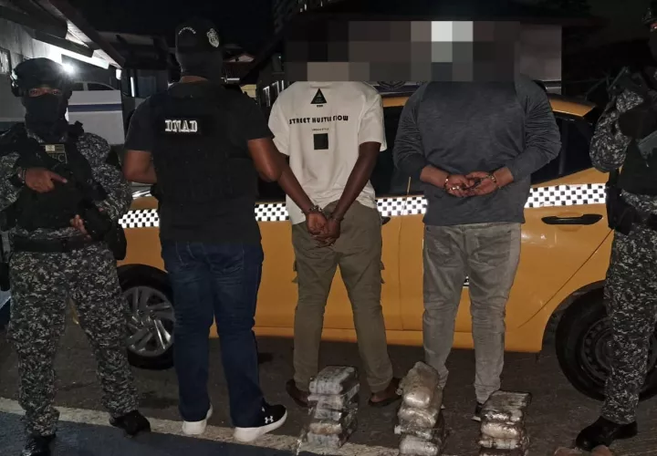 In Panama Two Arrested While Transporting 18 Packages of Drugs in a Taxi