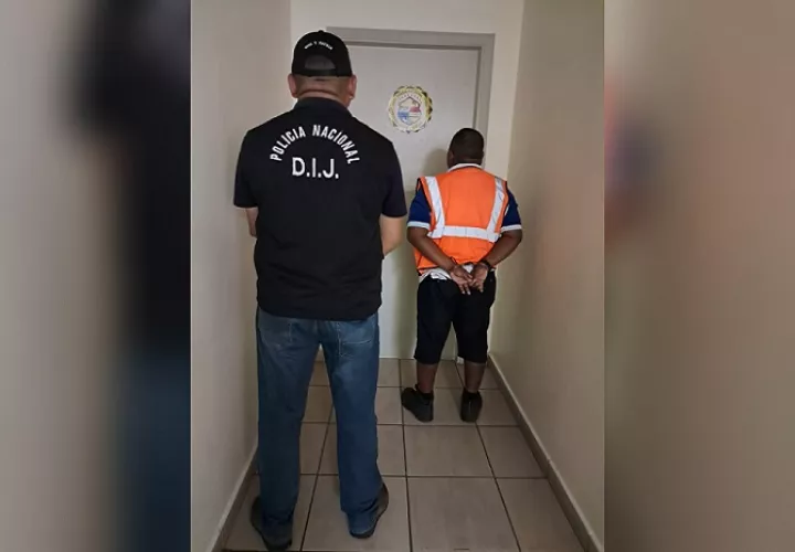 A Panama Airport Official Involved in a Drug Trafficking Network is Arrested