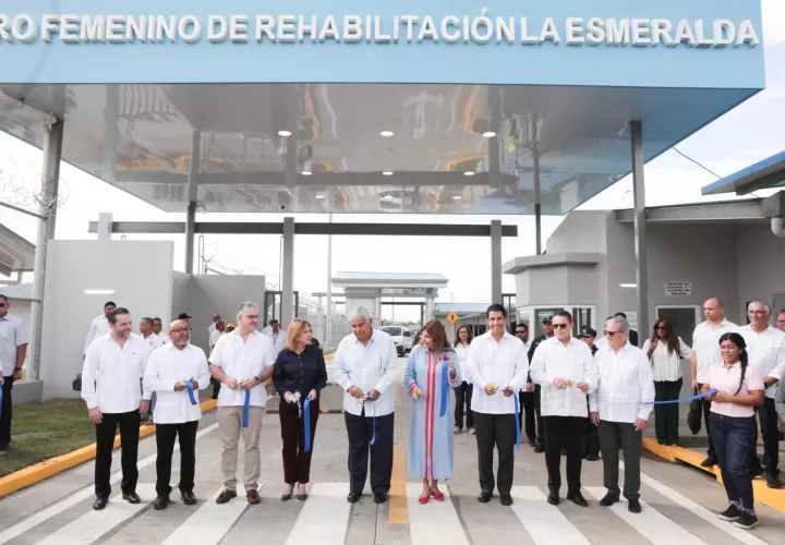 Esmeralda is the New Prison for Women: President Mulino Cuts the Opening Ribbon