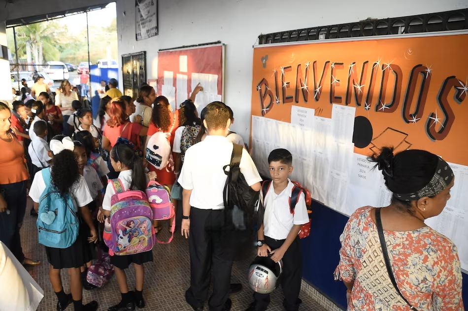 Curriculum Redesign, Bullying, and Pending Historical Challenges: Panamanian Education Begins 2026 Today
