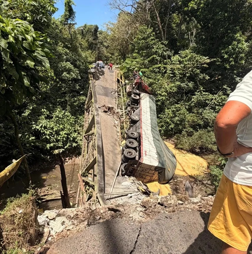 On the Road to El Cacao Panama a Bridge Collapses in Capira