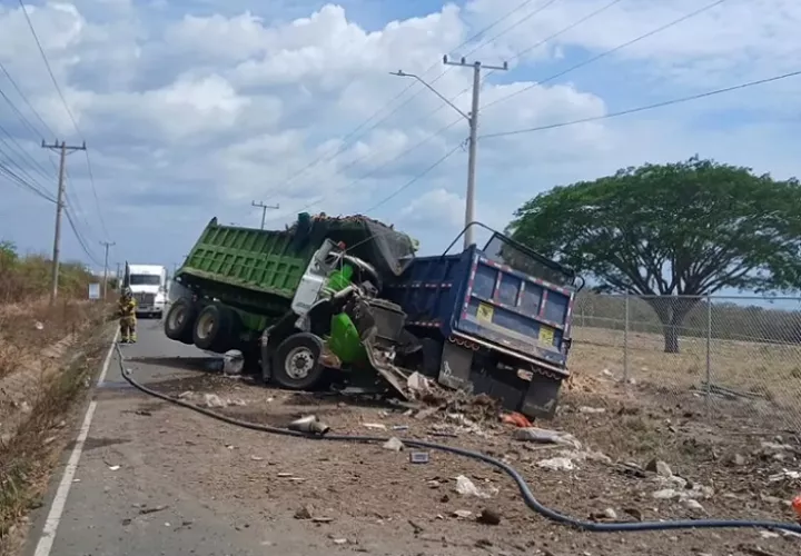2 Dead and 1 Injured in a Brutal Head-On Collision Between Trucks Near Playa Blanca