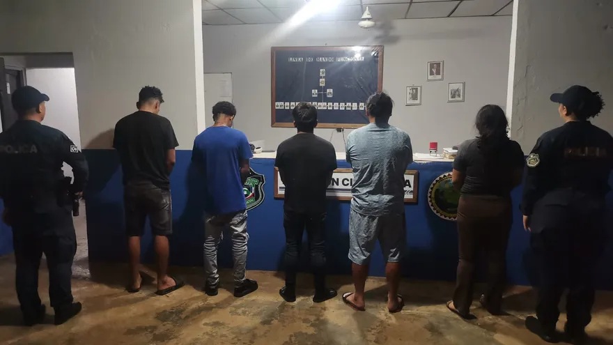During a Migrant Smuggling Checkpoint Operation There were Two Panamanians Detained in Tolé
