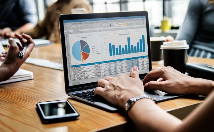 AI will not replace data analysts, but it will completely change their work