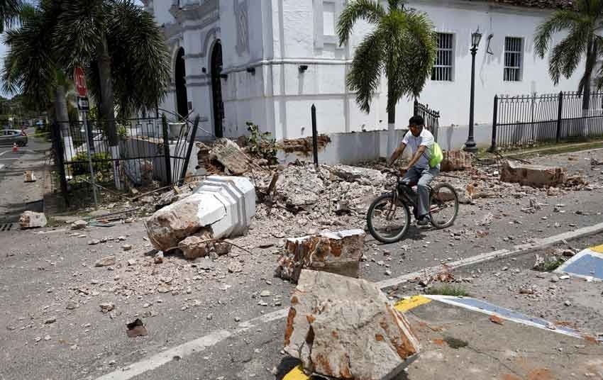 The Helplessness of the Residents of La Villa de Los Santos After the Earthquake. “The Little House Collapsed”.